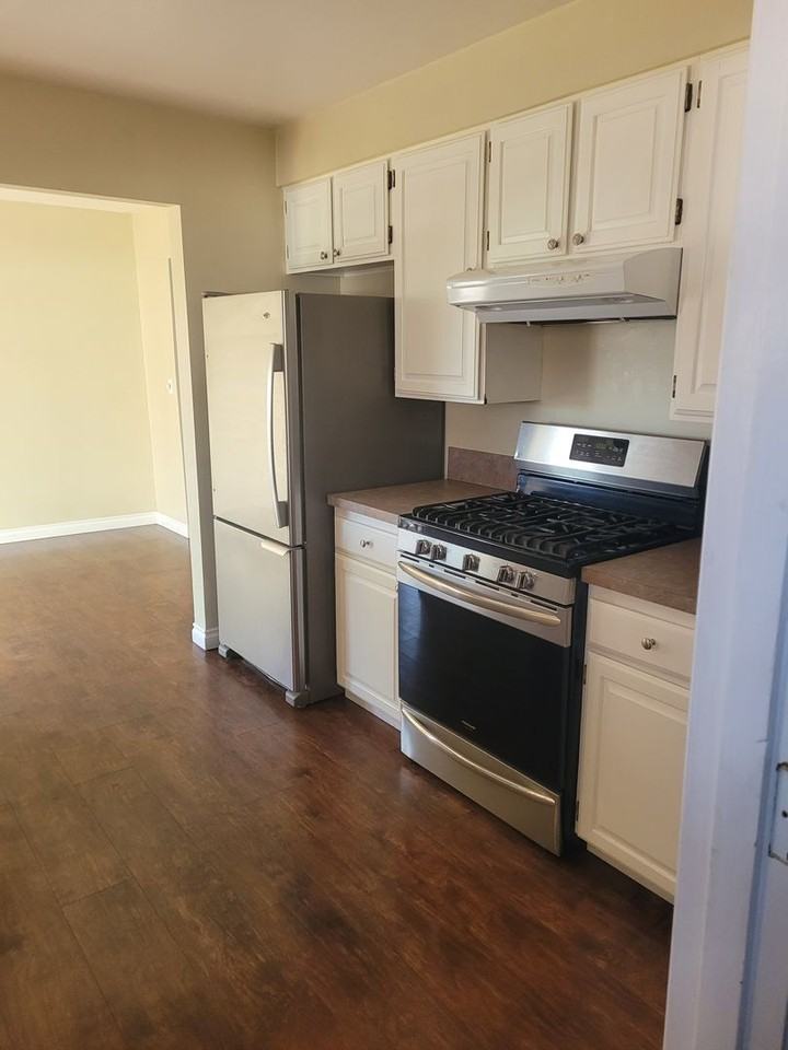 2611 Madison St - Photo 5 of 25