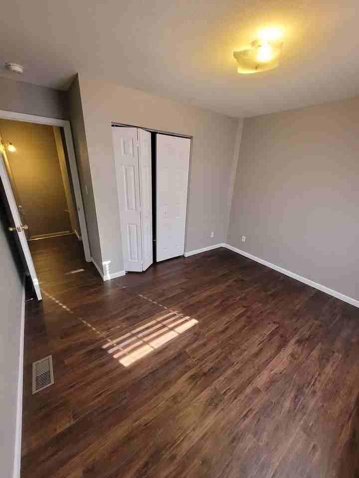 402 Shade Tree Ln - Photo 6 of 11