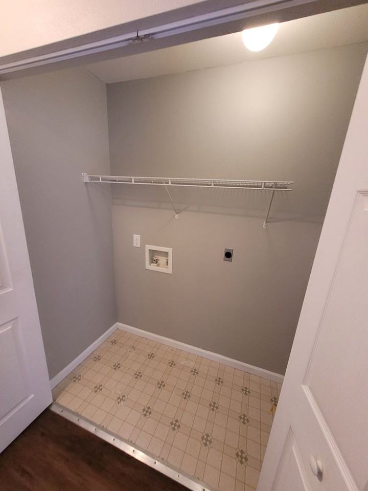 402 Shade Tree Ln - Photo 7 of 11