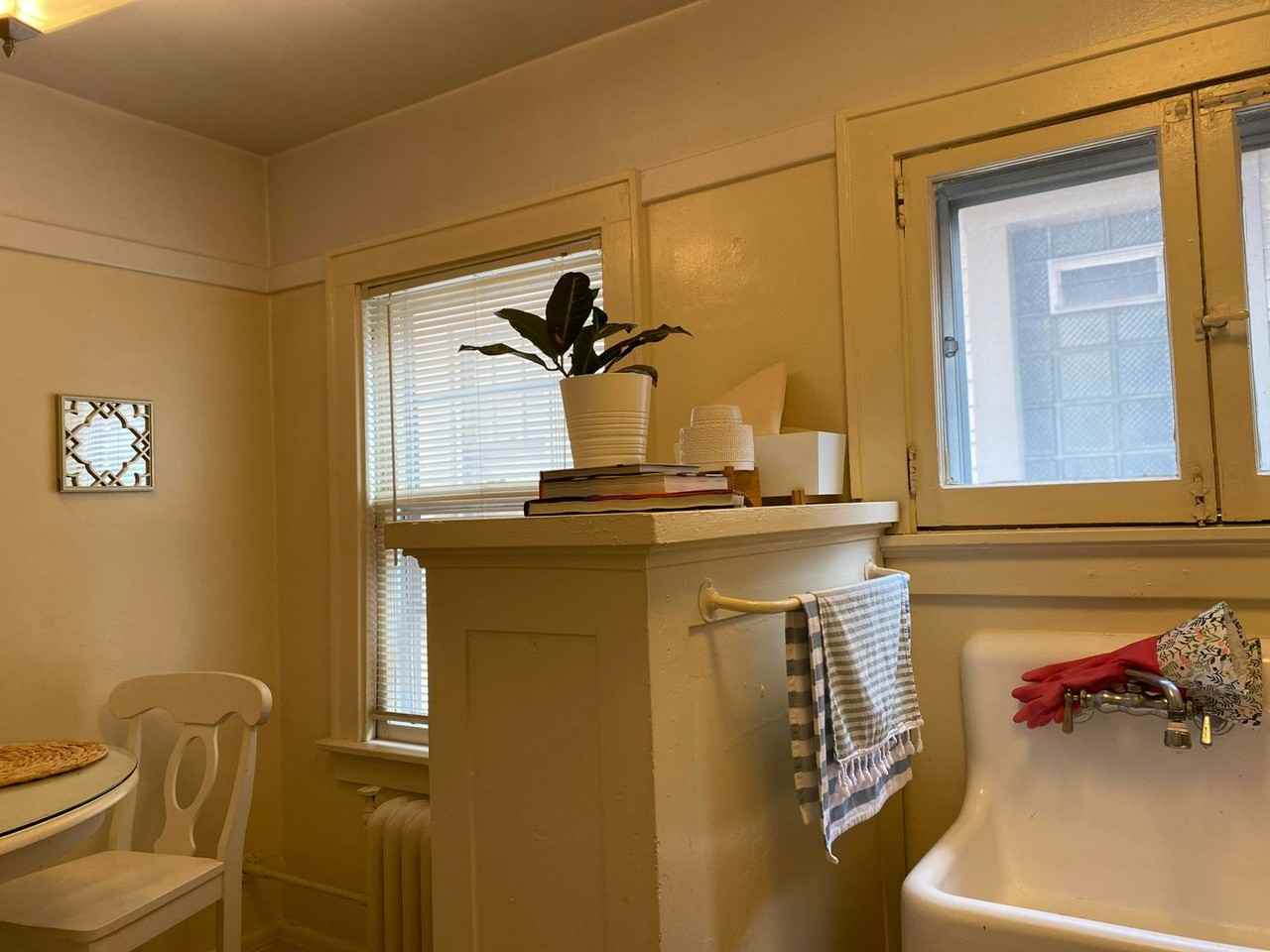 Stowell Manor - Photo 5 of 14