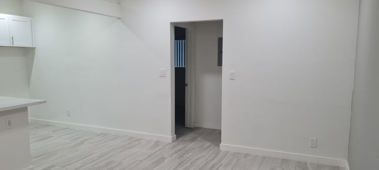 1439 W Almond Ave - Photo 6 of 9