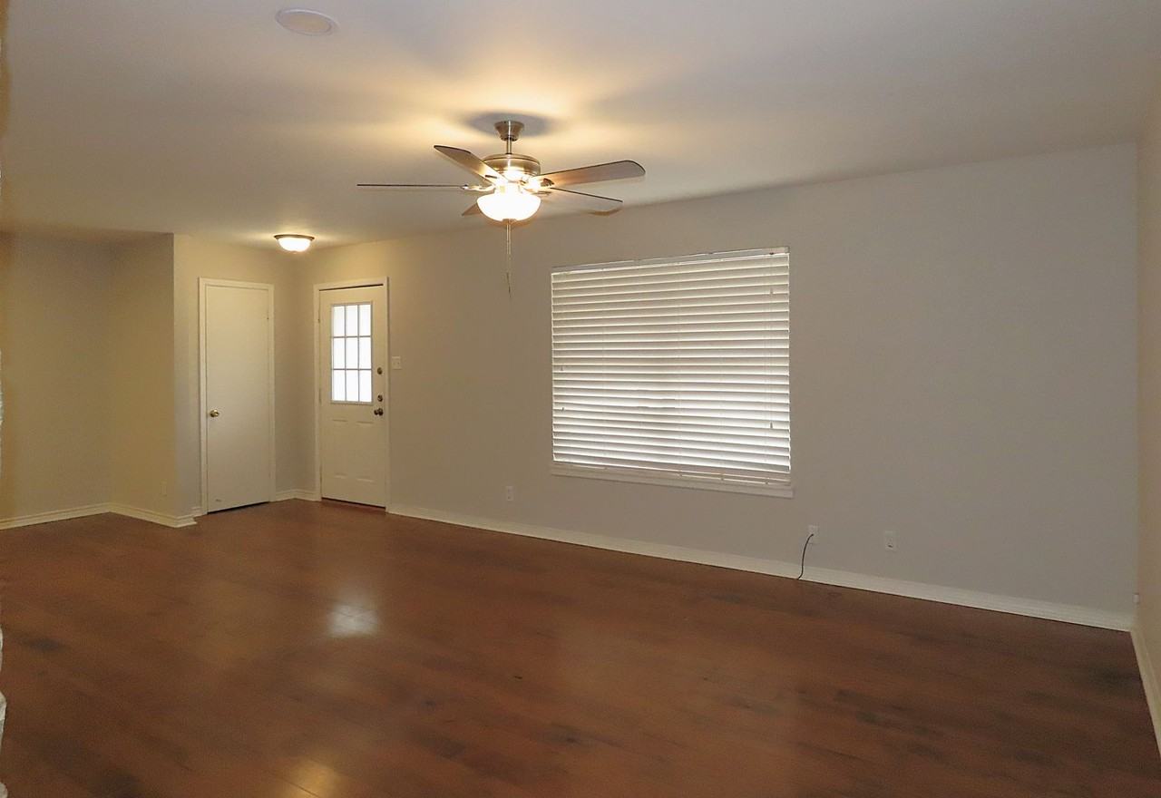 3901 Belle Mere St - Photo 4 of 28