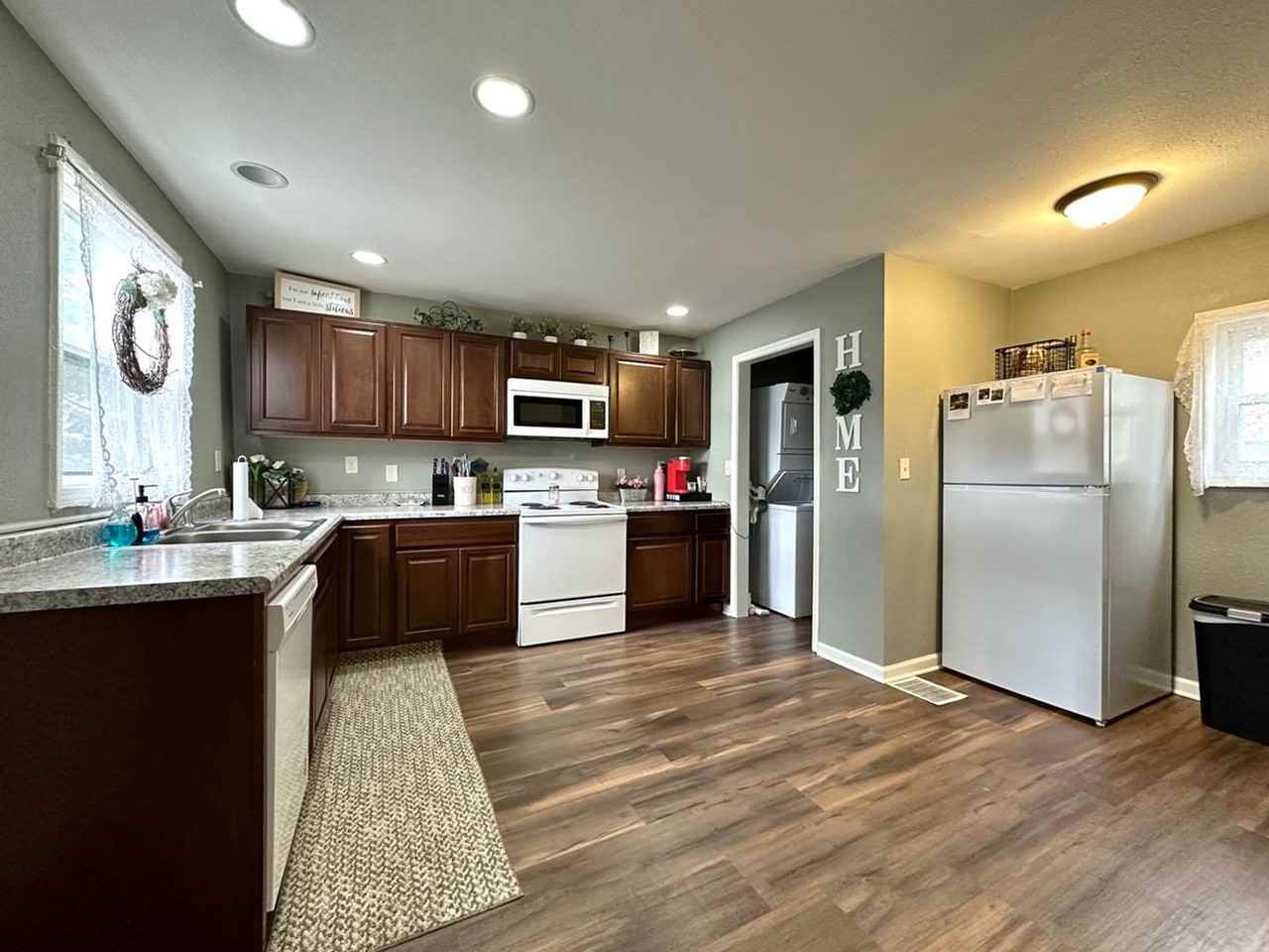 2631 W 4th St - Photo 2 of 25