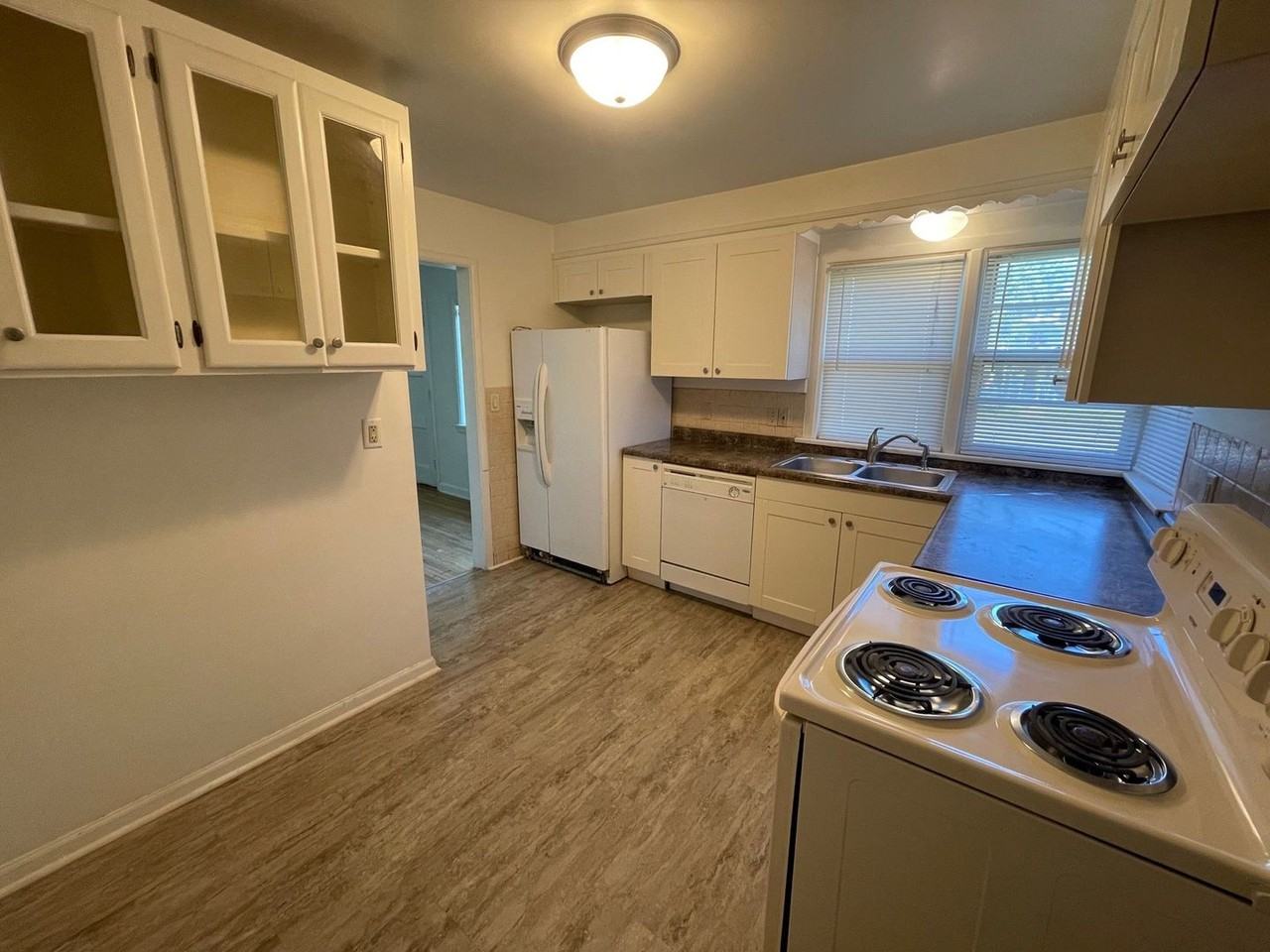 2044 Woodland Ave - Photo 7 of 29