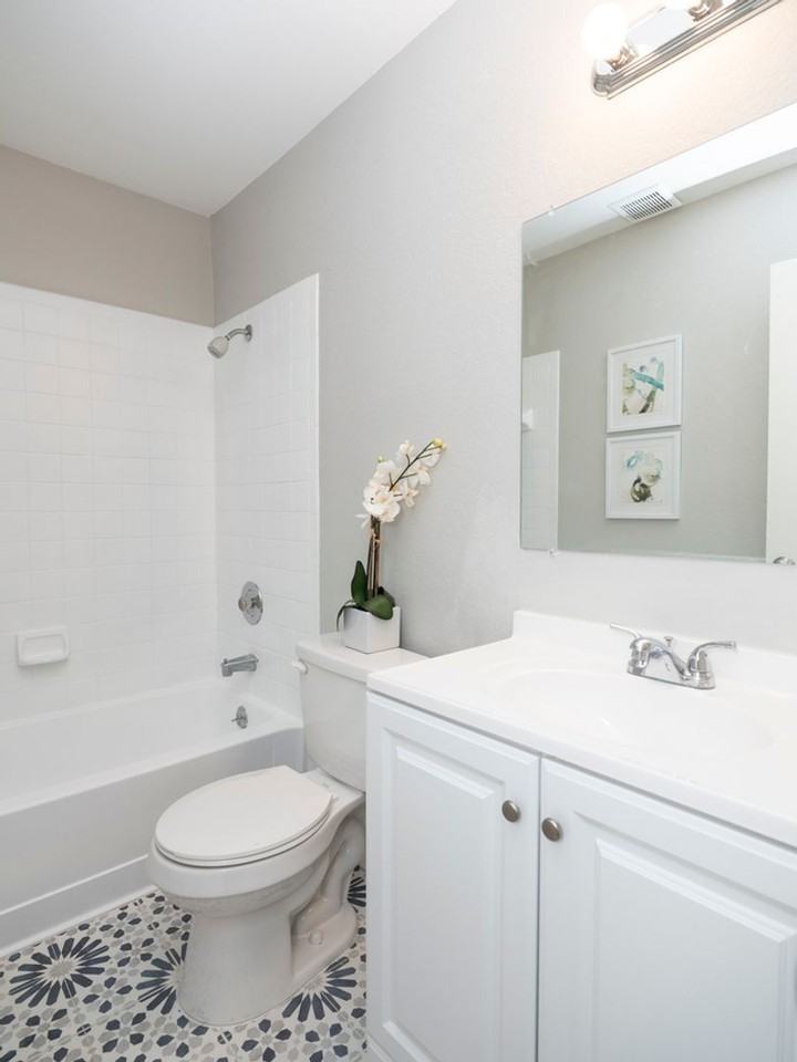 9711 Eastwend Dr #B - Photo 7 of 9