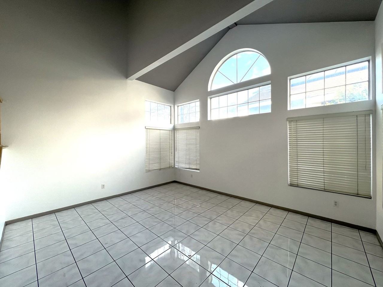 14281 Geneva Ct - Photo 2 of 32