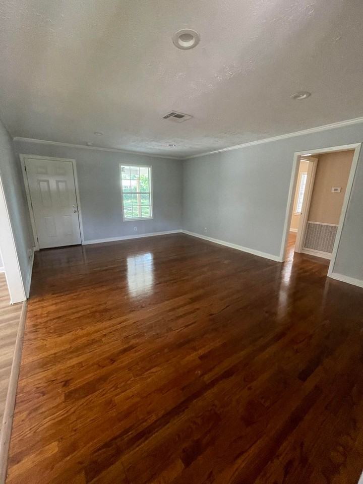 2133 11th St - Photo 2 of 19