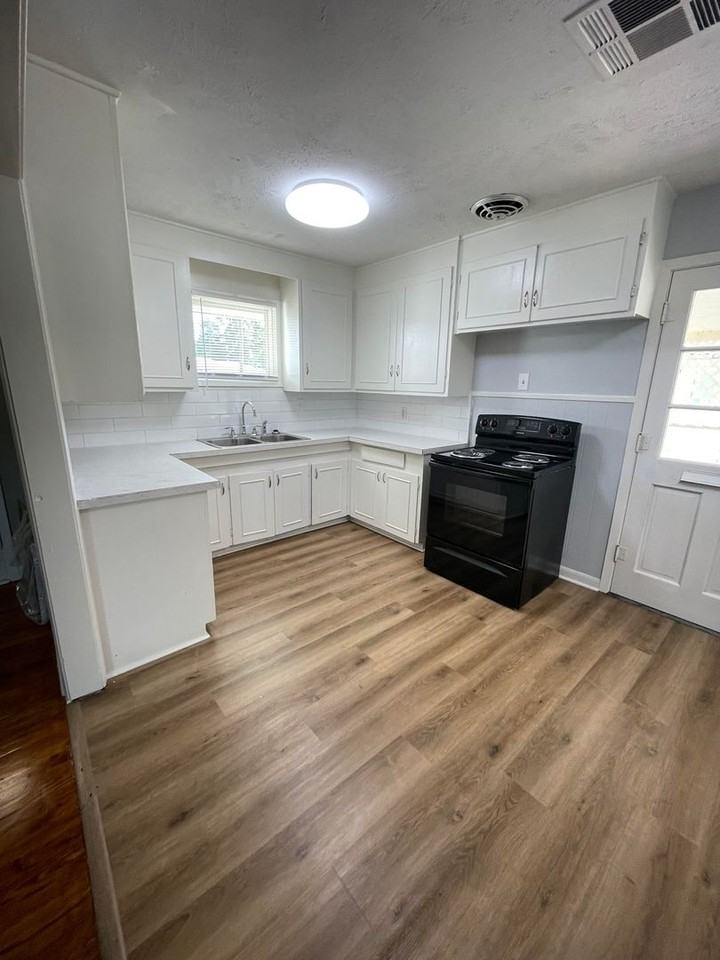 2133 11th St - Photo 3 of 19