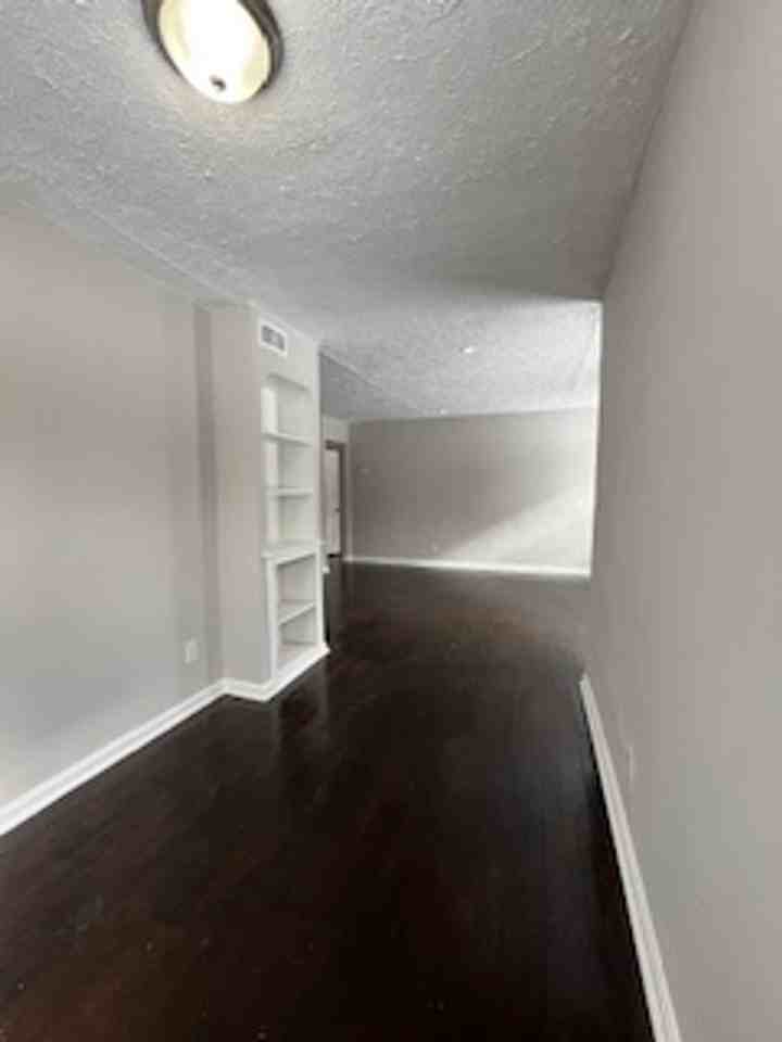 2315 Greenvale Rd - Photo 3 of 18