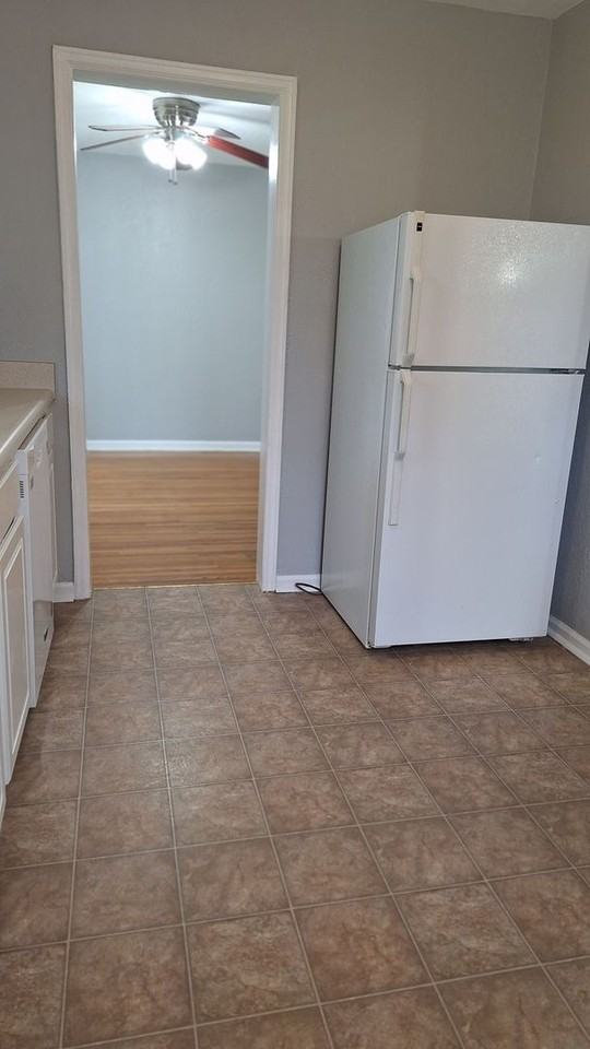 Edgemoor Townhomes - Photo 7 of 50