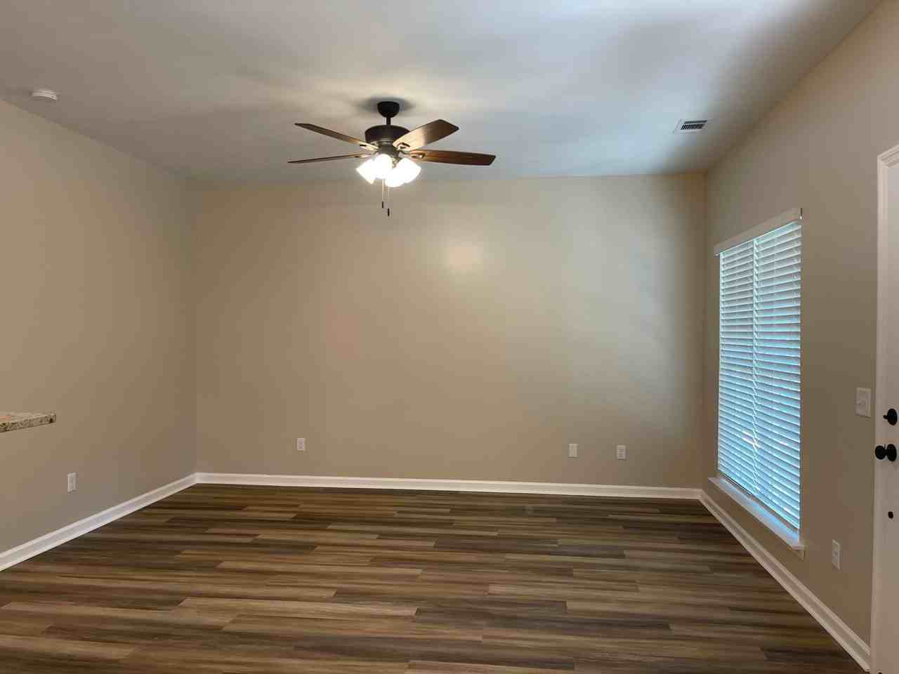 715 Truman St - Photo 2 of 16