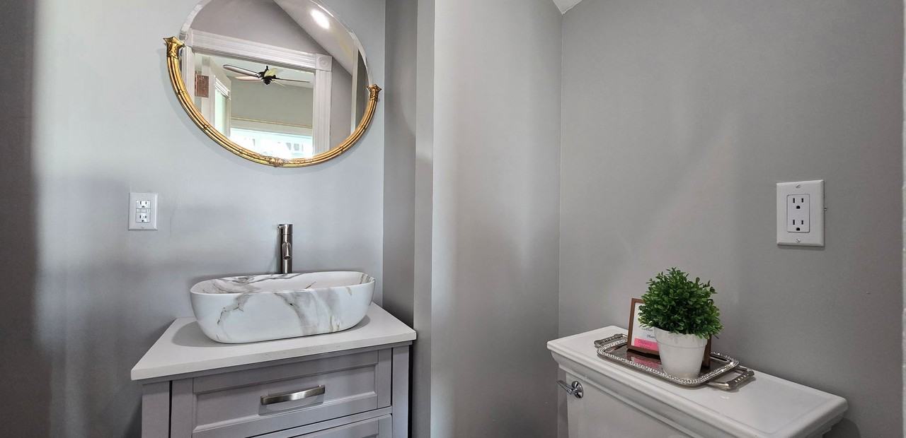 3435 Lake St - Photo 2 of 9