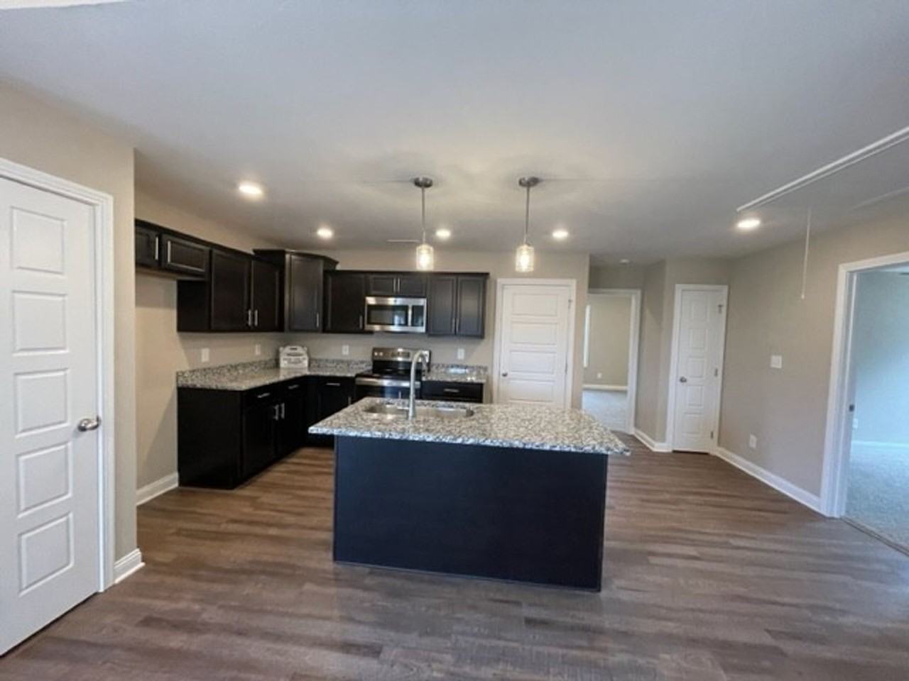 501 Lucky Ln - Photo 3 of 8