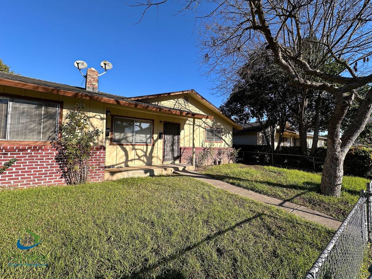 601 Fairview Dr - Photo 2 of 20