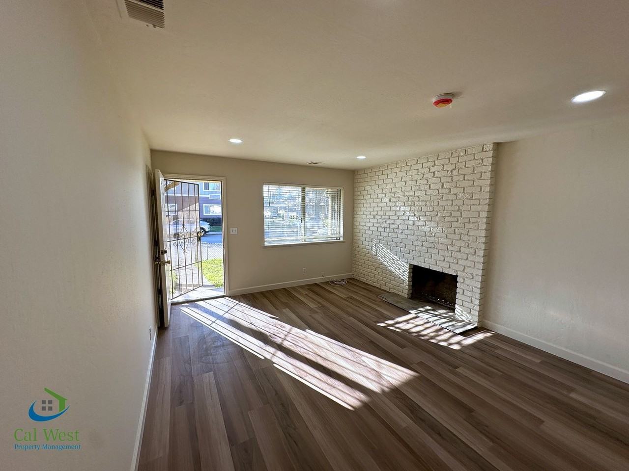 601 Fairview Dr - Photo 4 of 20