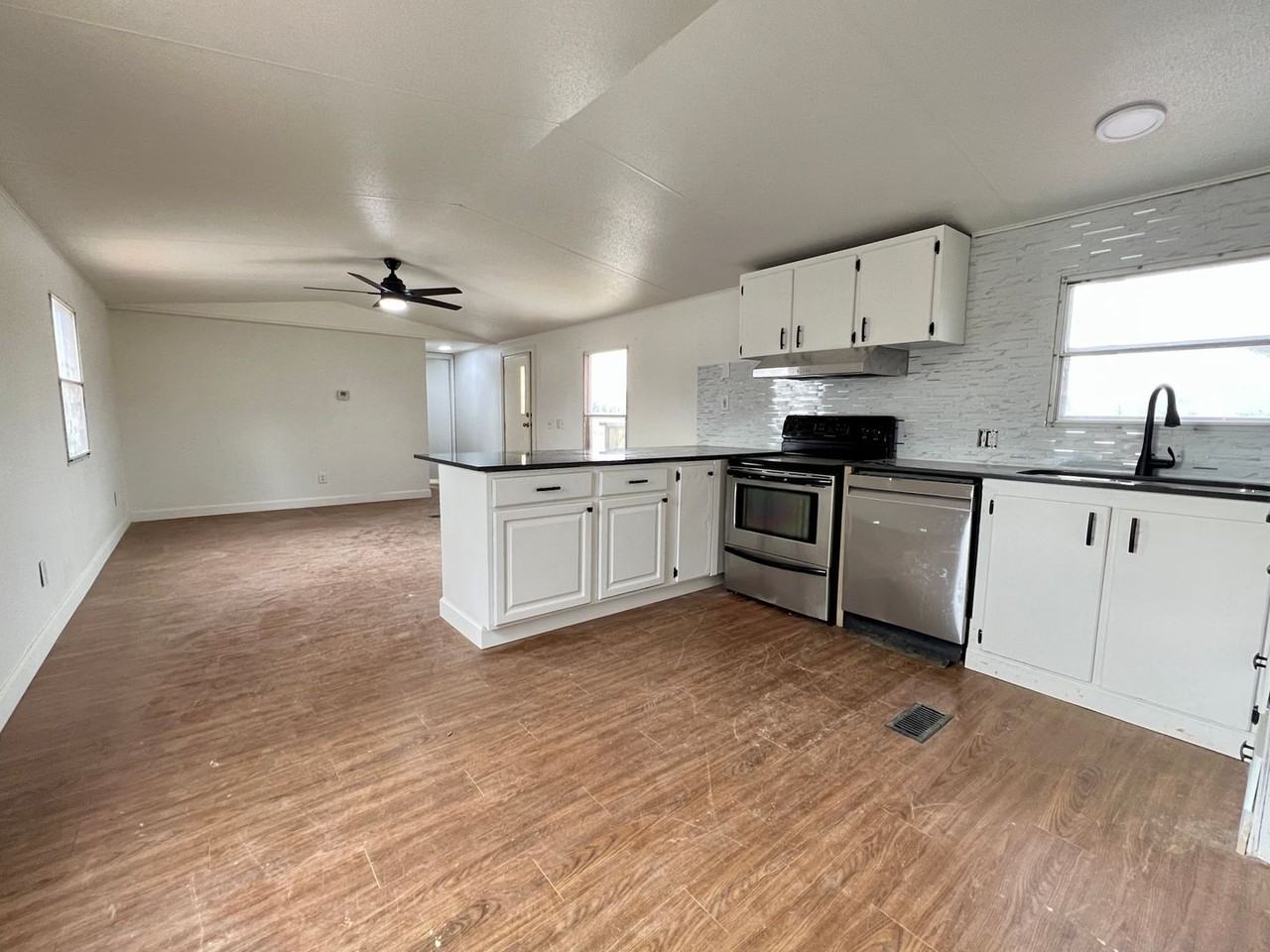 3201 W Don Tyson Pkwy #B - Photo 3 of 6