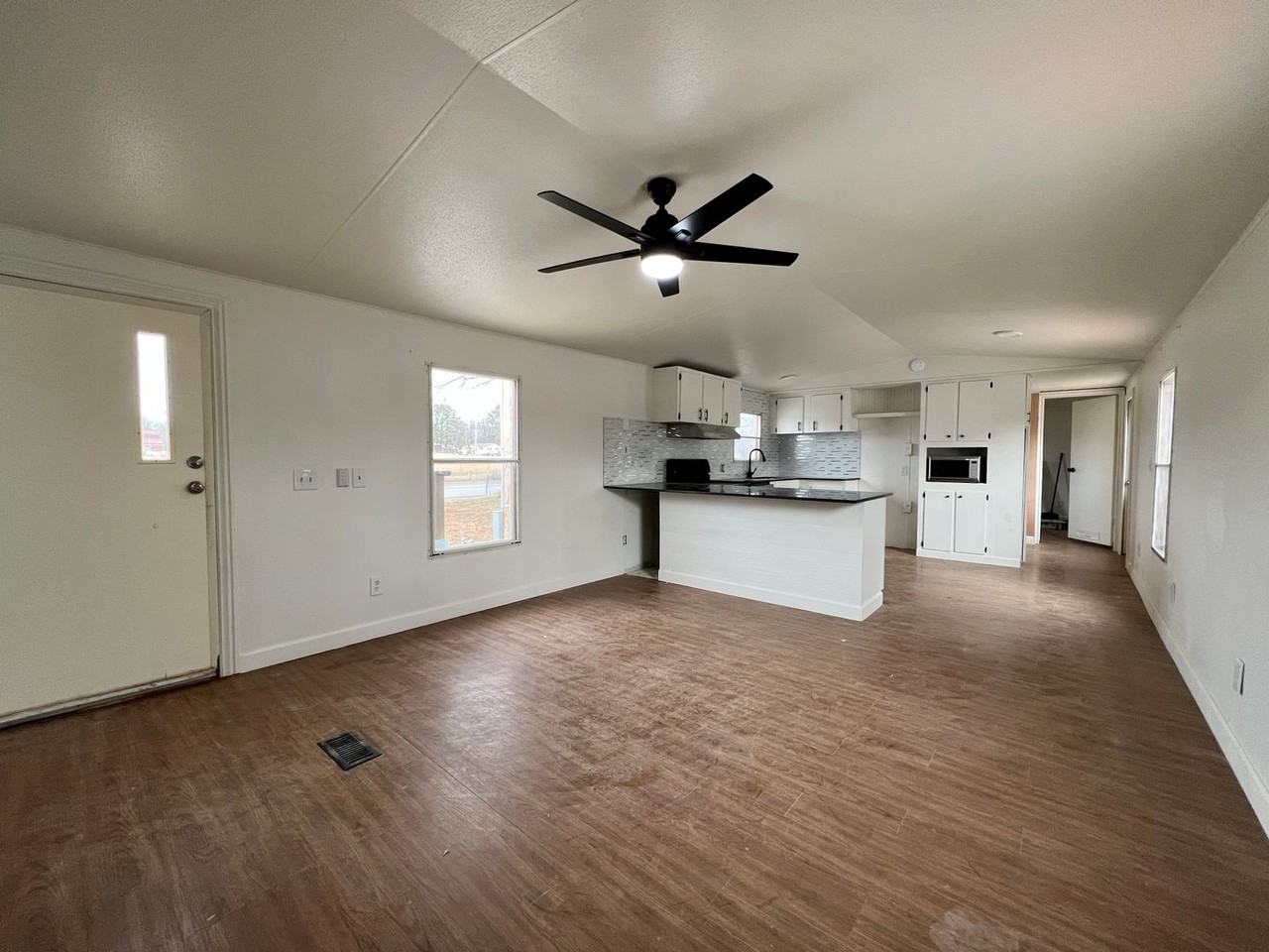 3201 W Don Tyson Pkwy #B - Photo 4 of 6