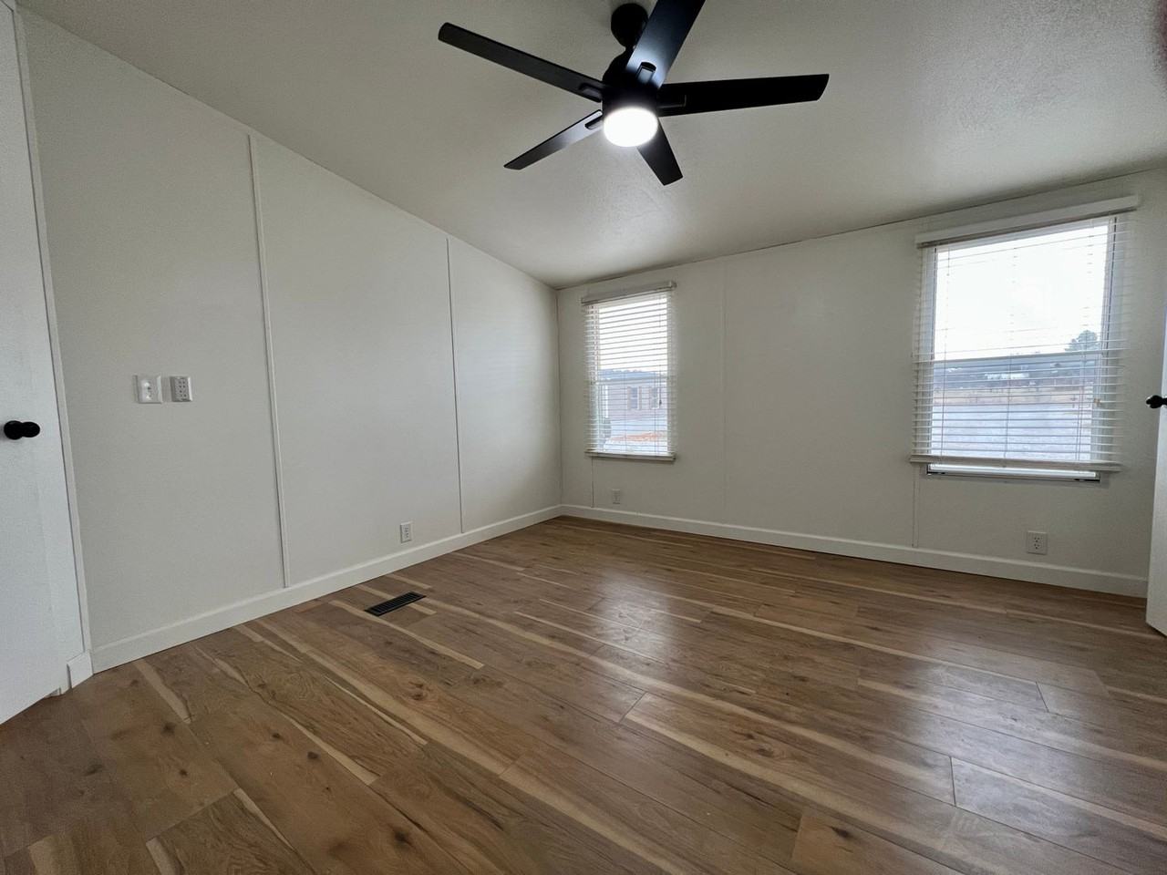 3201 W Don Tyson Pkwy #B - Photo 5 of 6