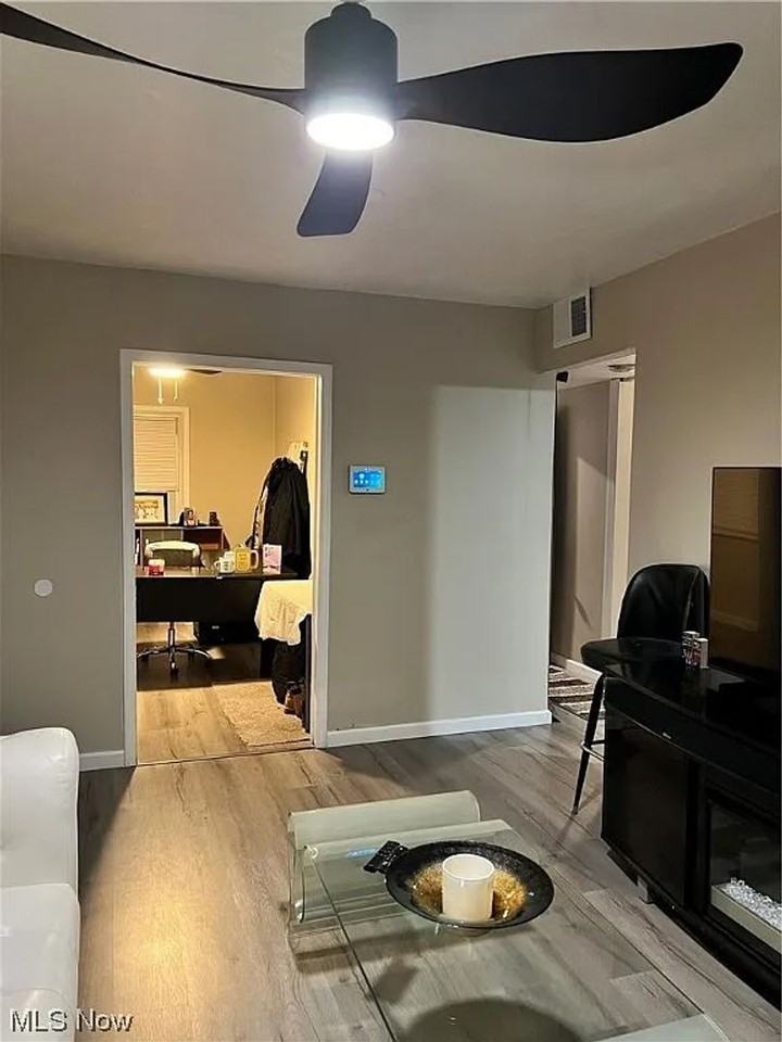 4309 E 142nd St - Photo 3 of 19