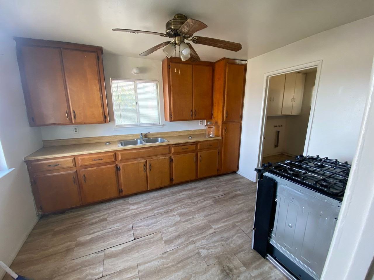 23611 Excelsior Ave - Photo 2 of 9