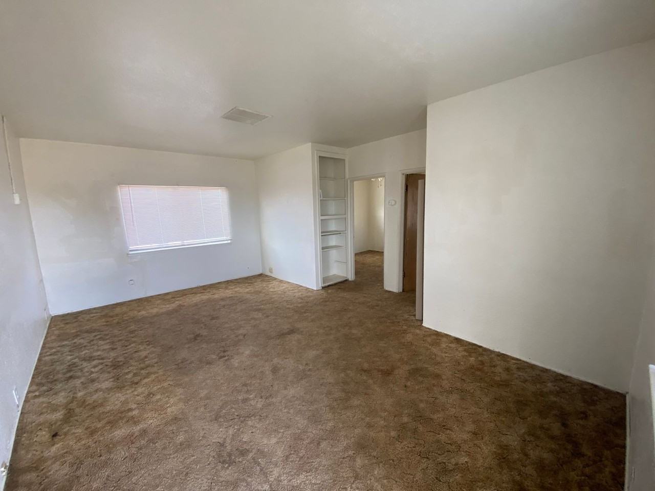 23611 Excelsior Ave - Photo 3 of 9