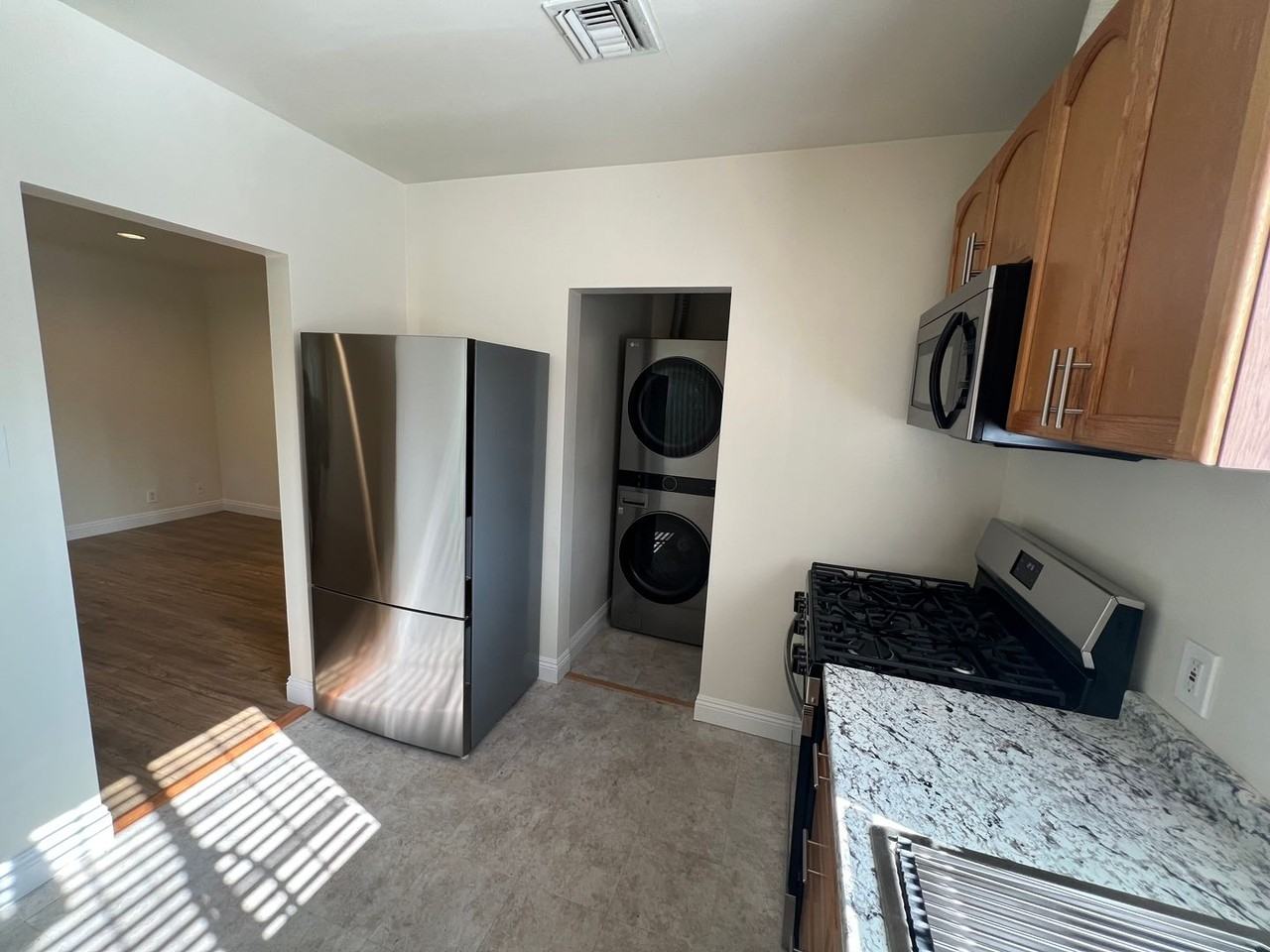 812 E Garfield Ave #B - Photo 7 of 14