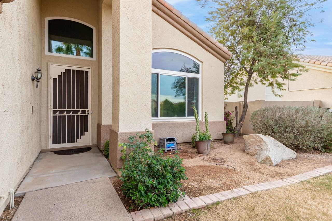 518 S Pueblo St - Photo 4 of 50