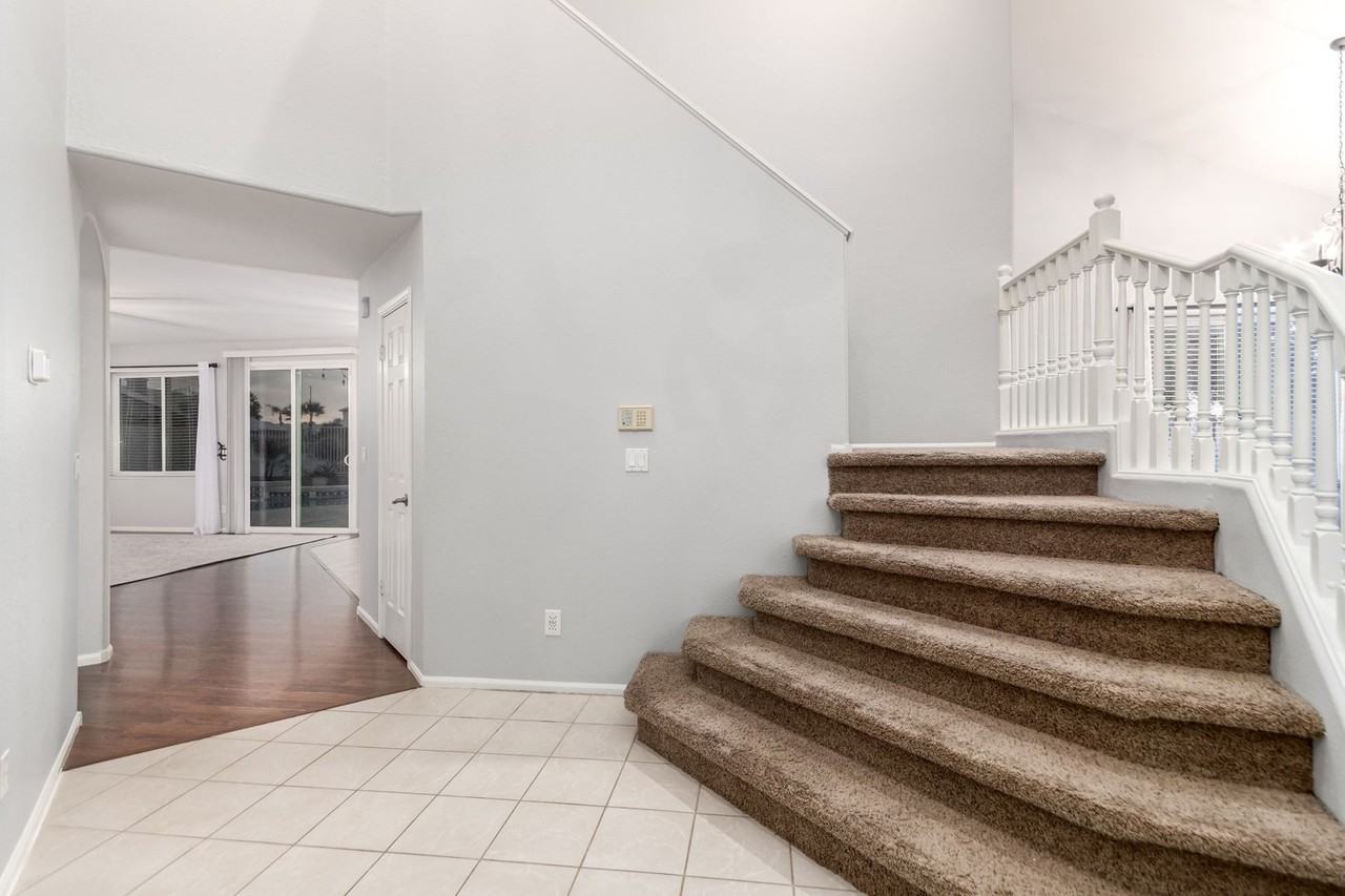 518 S Pueblo St - Photo 5 of 50