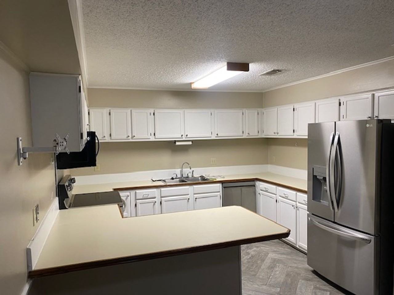 5628 Moorstone Dr - Photo 5 of 25