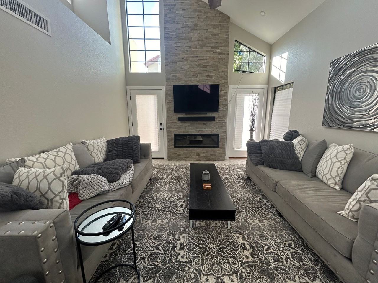 1911 E Calle De Arcos - Photo 2 of 23