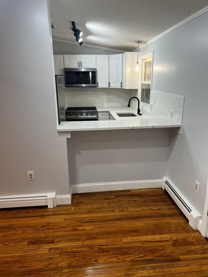 35 Davis Street - Photo 3 of 28