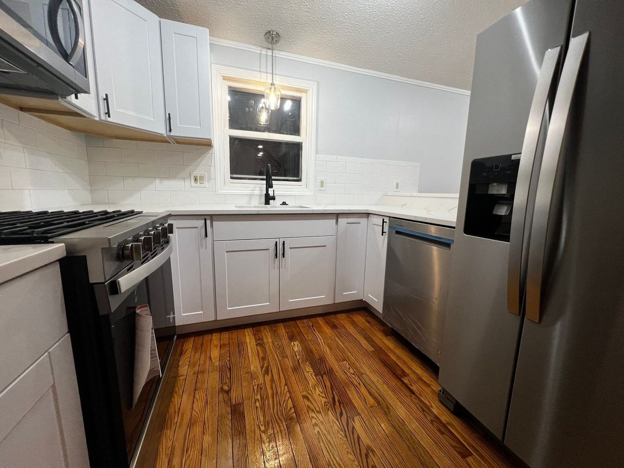 35 Davis Street - Photo 5 of 28