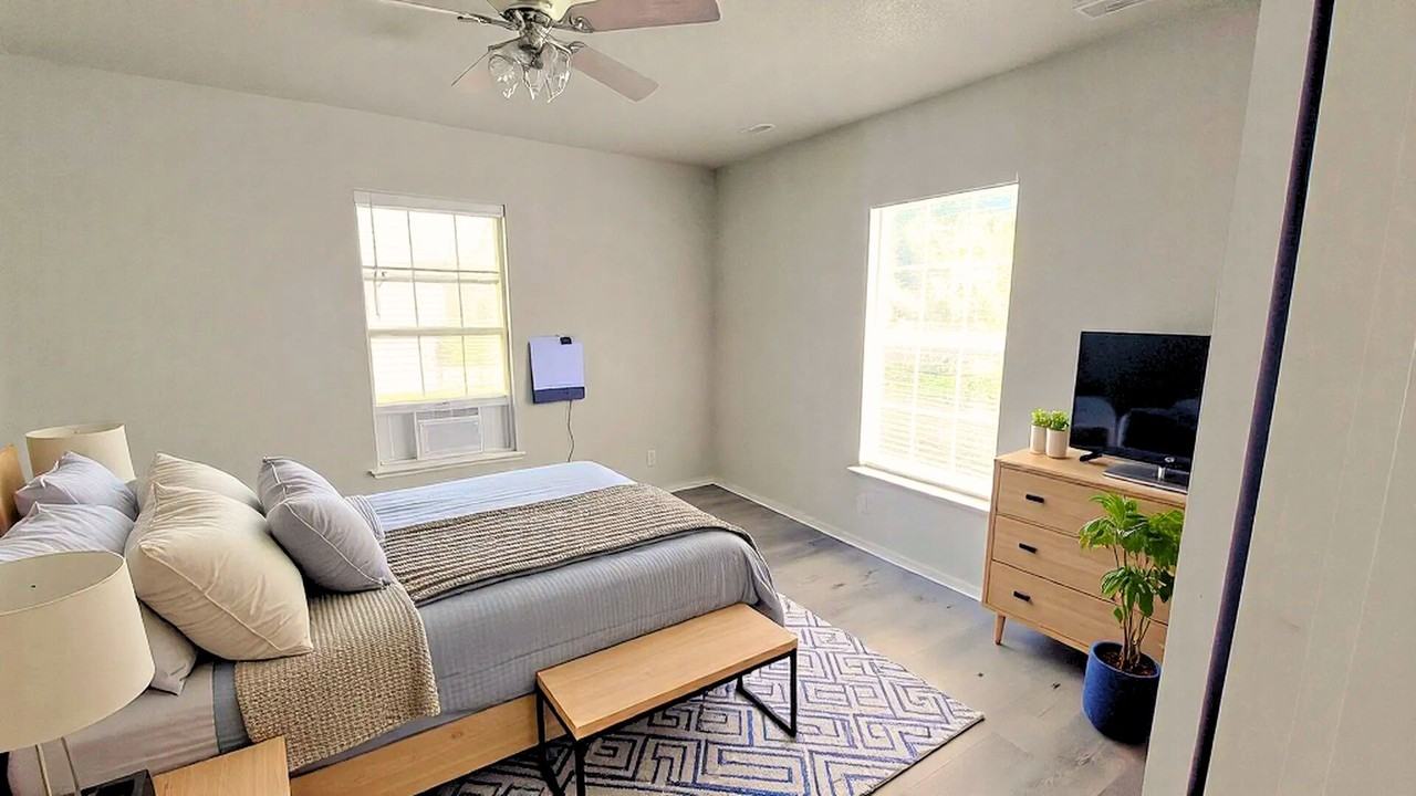 1107 Beech St - Photo 5 of 18