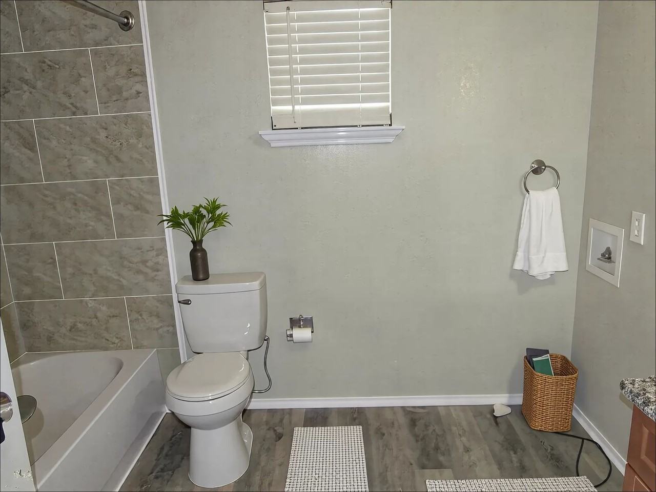 1107 Beech St - Photo 6 of 18