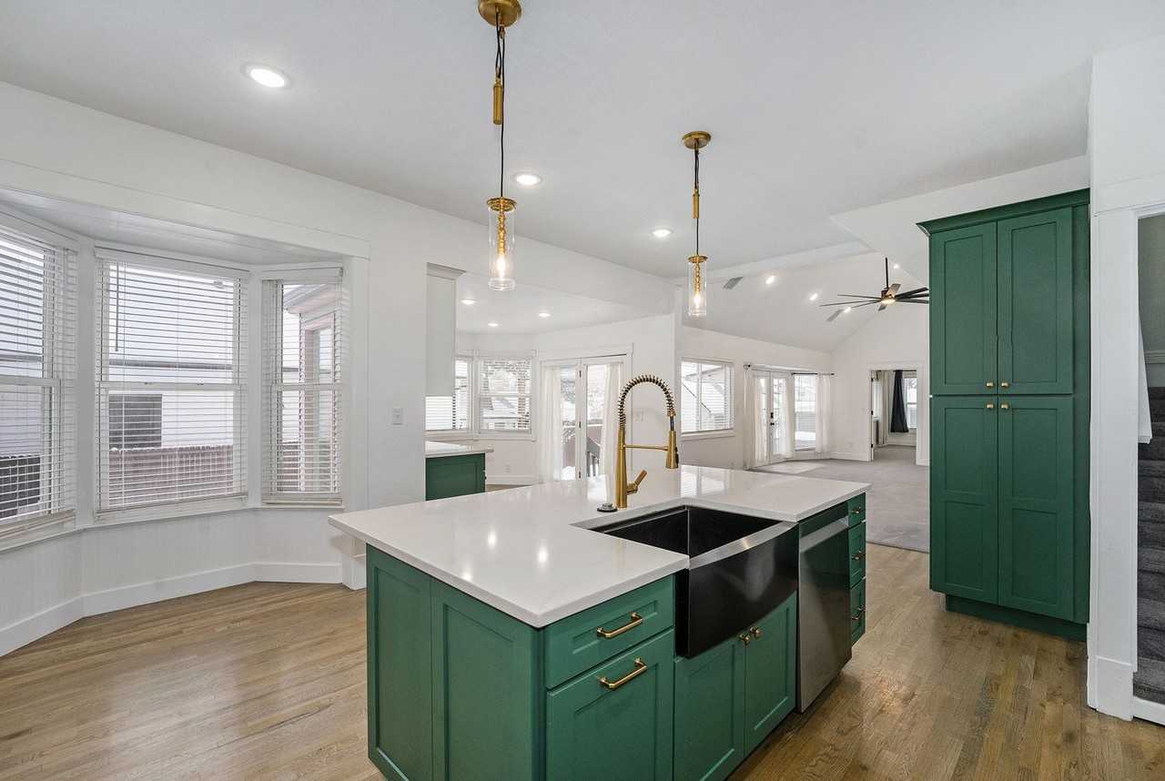 2573 Chase St - Photo 2 of 28