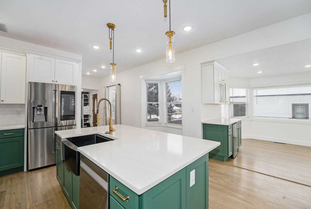 2573 Chase St - Photo 4 of 28