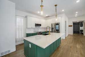 featured image of 2573 Chase St