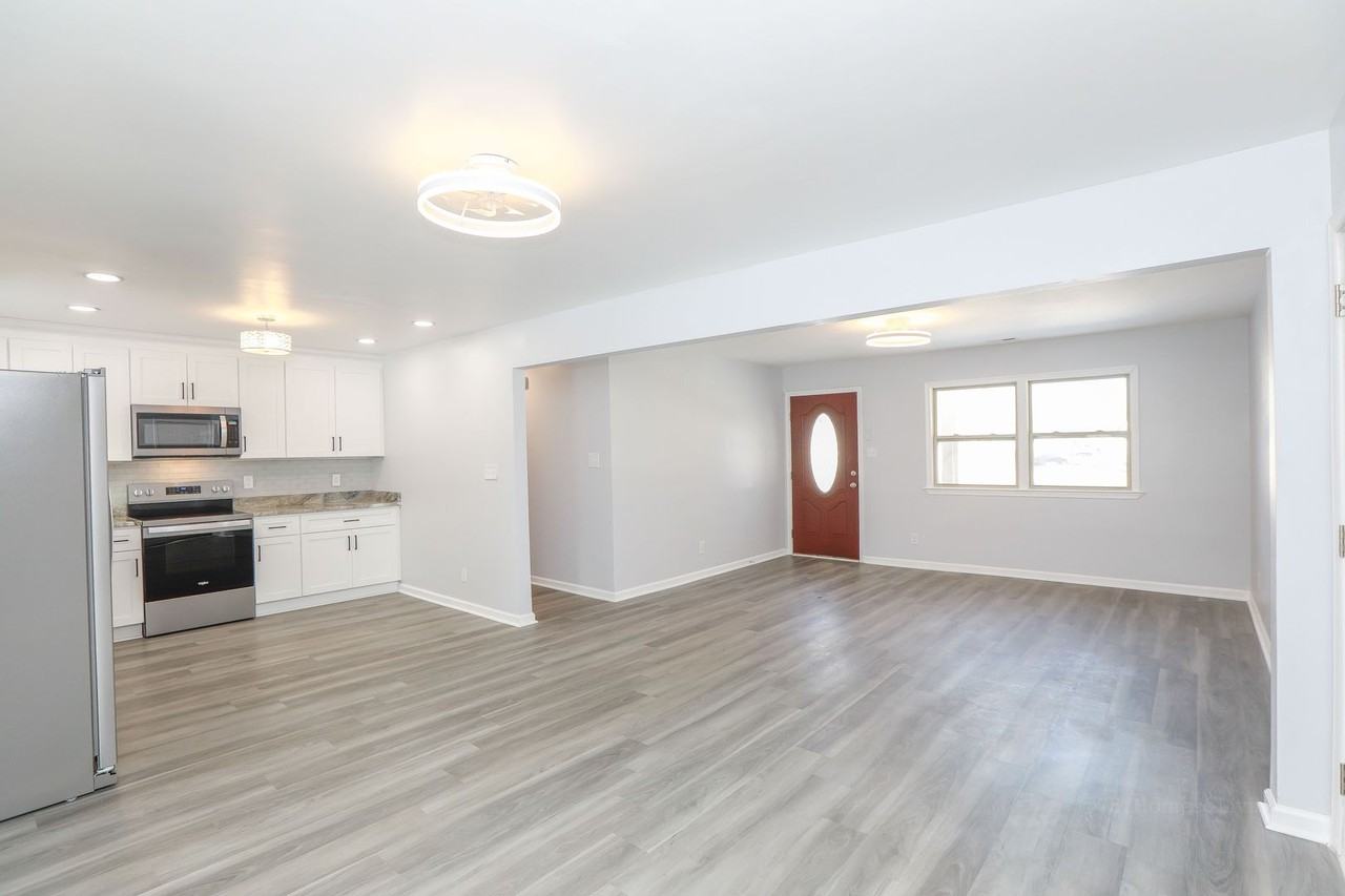 525 Greenway Dr - Photo 3 of 35