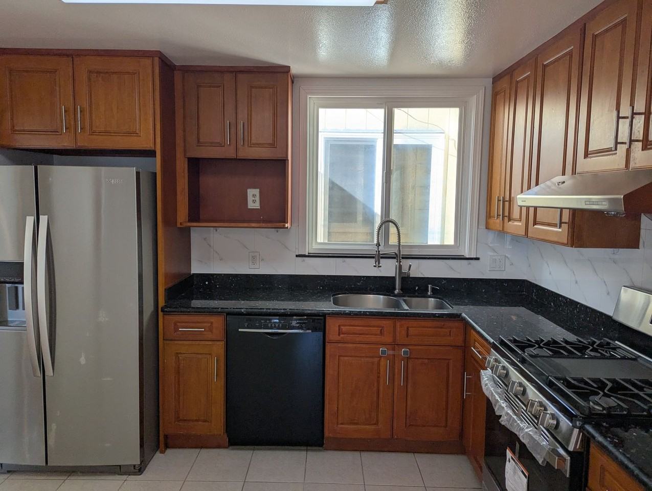 60 Alder St - Photo 2 of 35