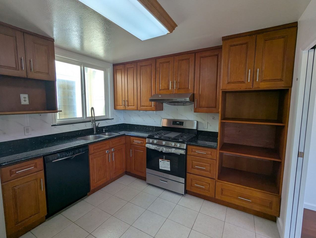 60 Alder St - Photo 3 of 35