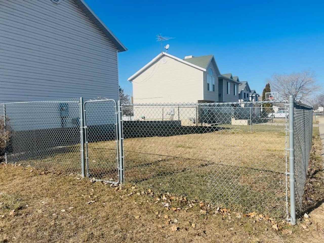 2242 W 1680 N - Photo 2 of 19