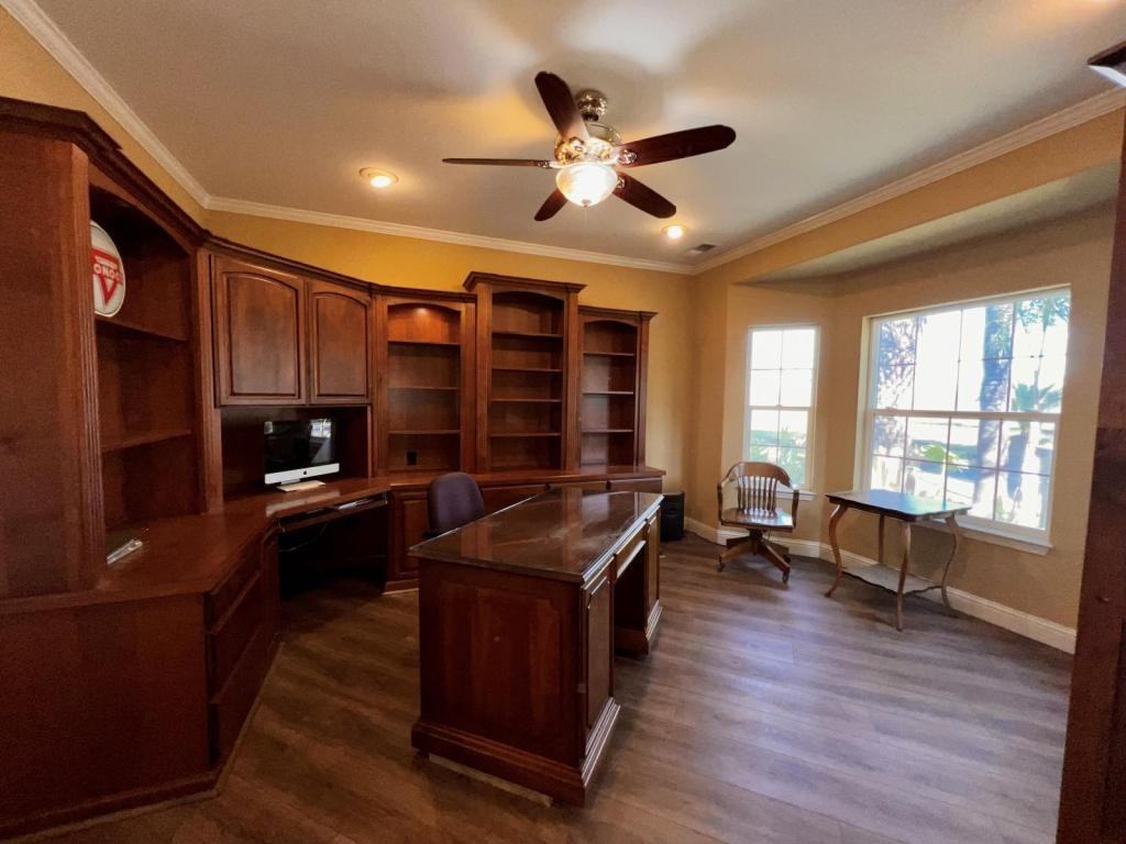17363 Henry Rd - Photo 3 of 20