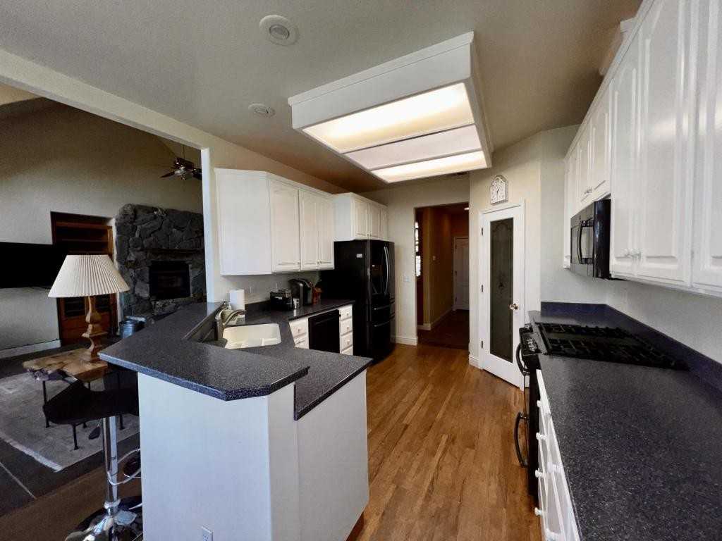 17363 Henry Rd - Photo 6 of 20