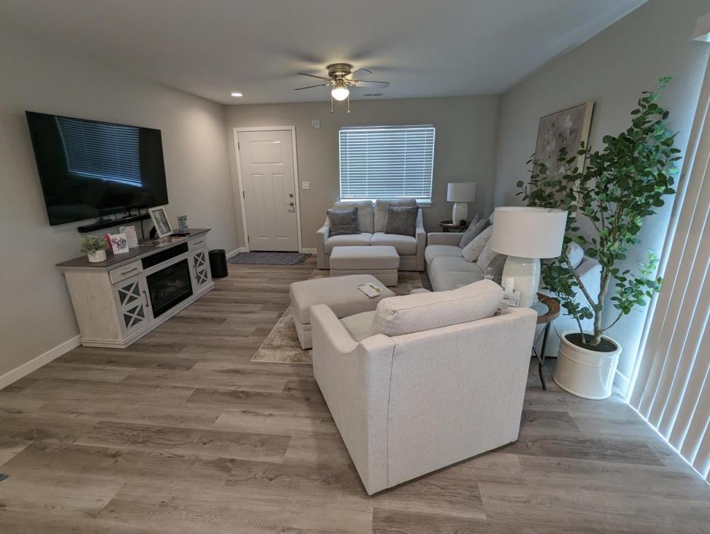 10 Reserve Ct - Photo 3 of 17