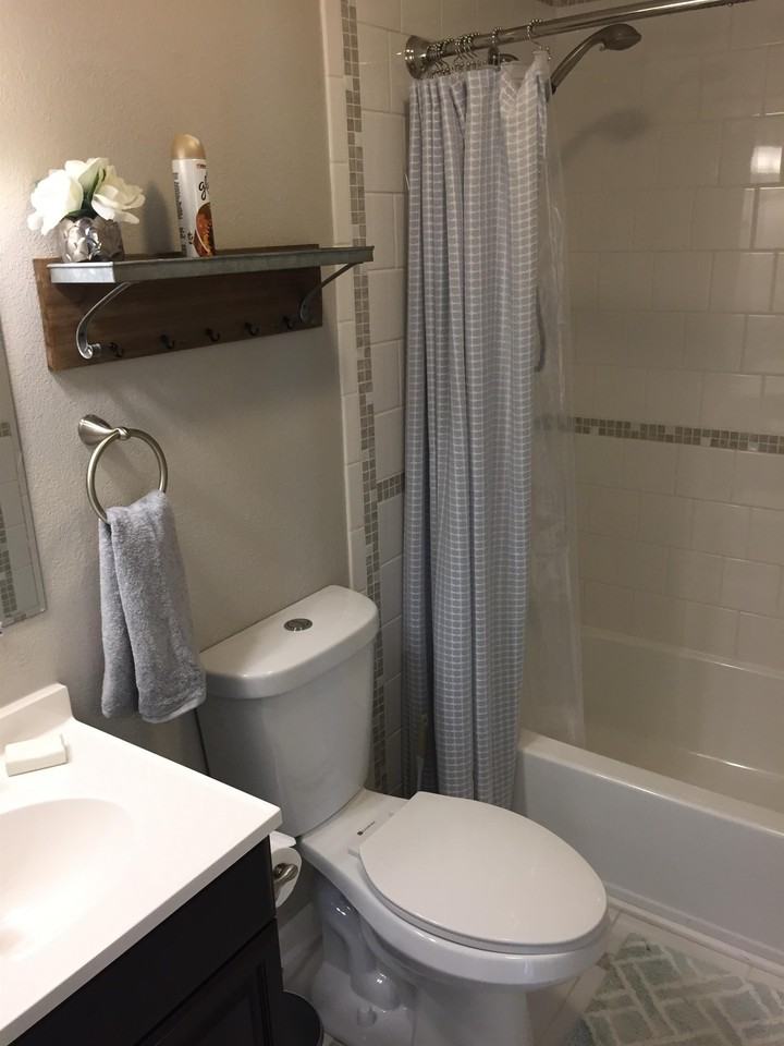 1049 Pioneer Cir - Photo 3 of 25