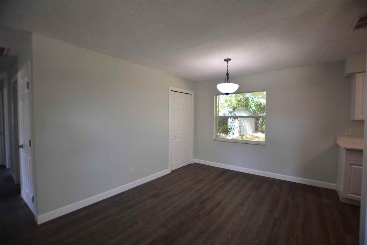 2962 Warfield Dr - Photo 2 of 9