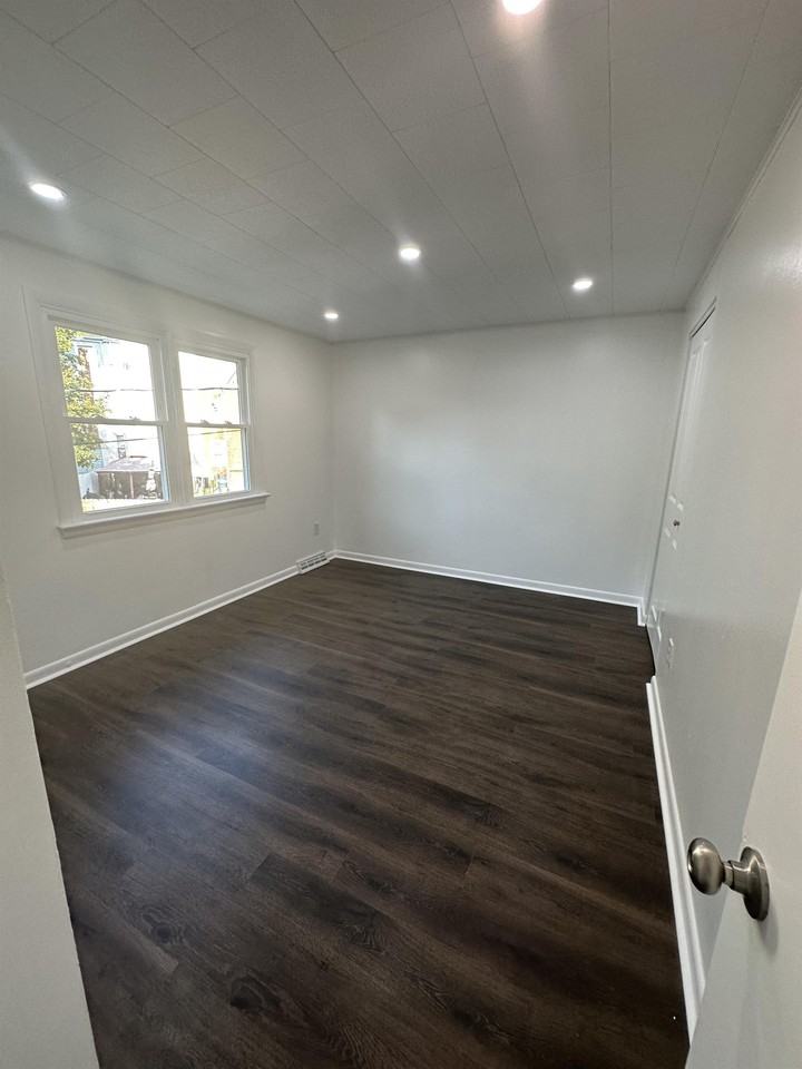 741 Rockland St #1 - Photo 6 of 12