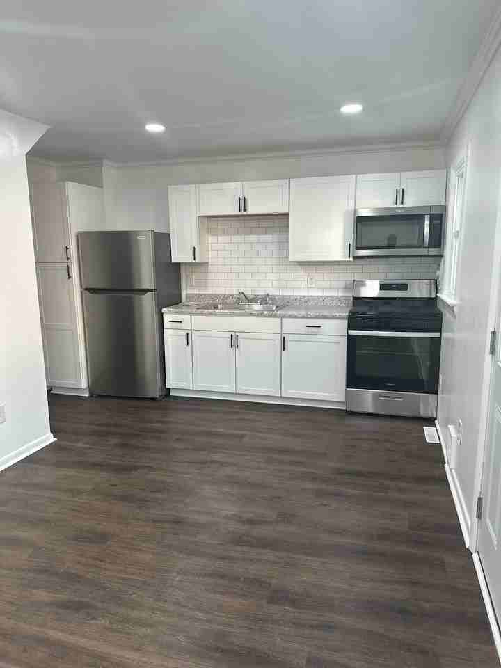 741 Rockland St #1 - Photo 7 of 12