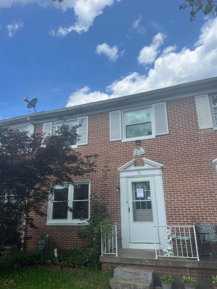 741 Rockland St #1 - Photo 4 of 12