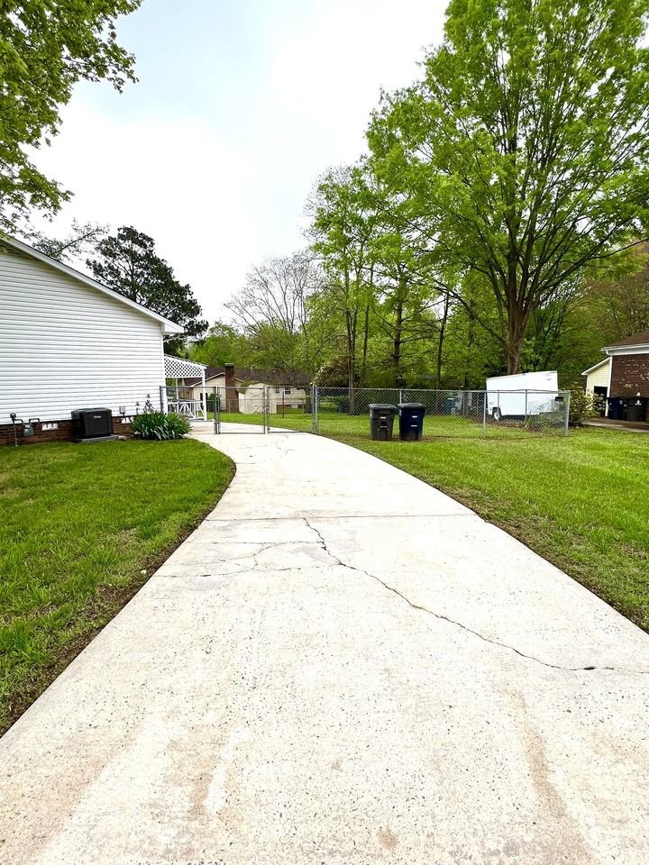 1205 Castlegate Ct - Photo 3 of 26